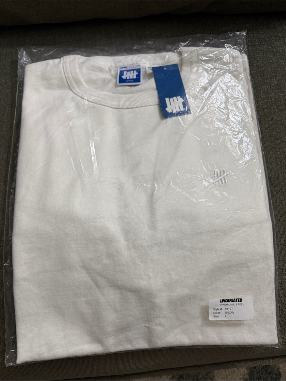 UNDEFEATED - Men’s Sz L Snow White Premium Long Sleeve Tee